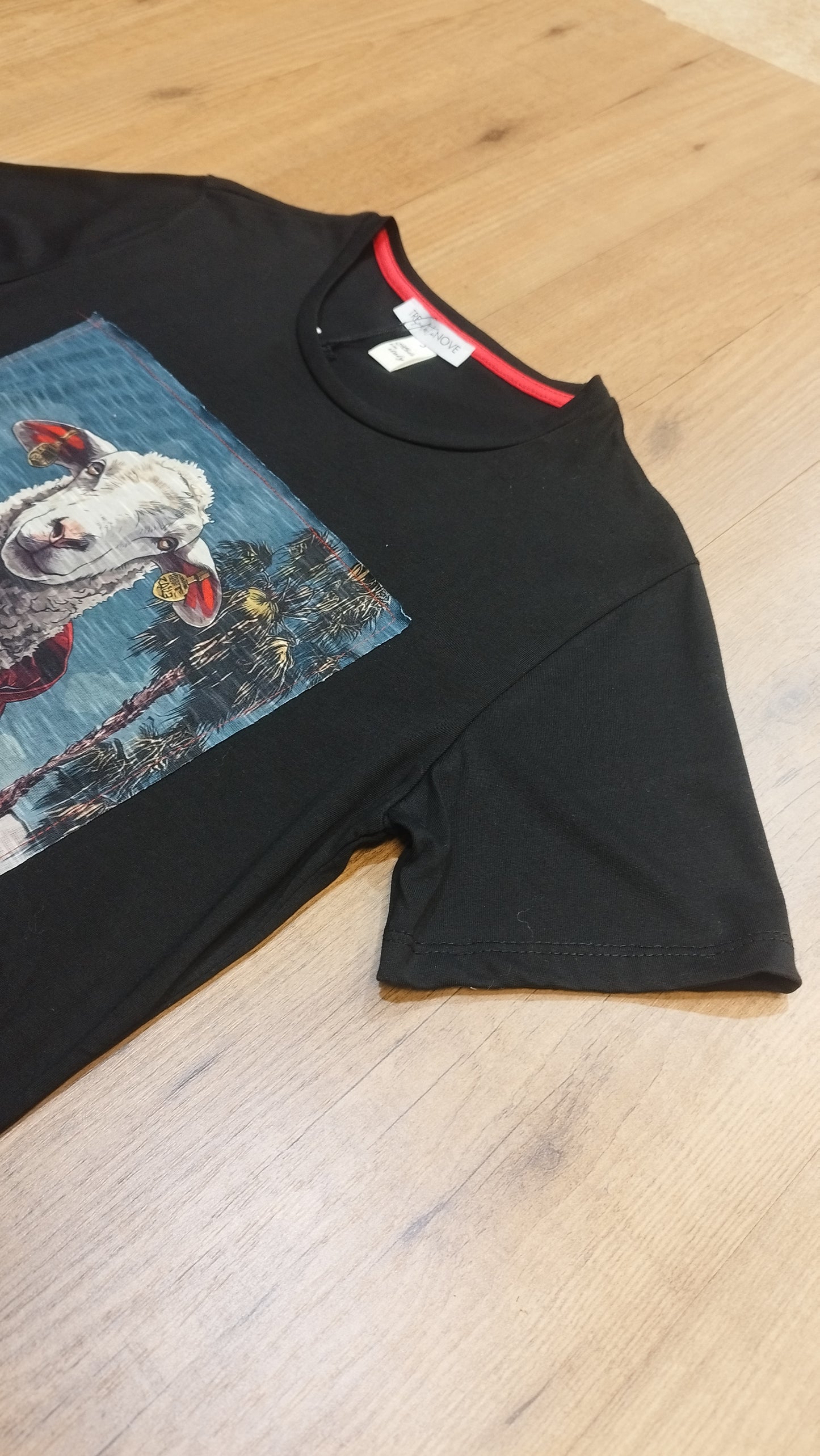 T-shirt uomo nera  con stampa applicata, maglietta casual, comoda e di tendenza