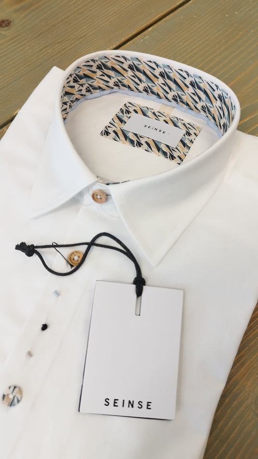 Camicia bianca.